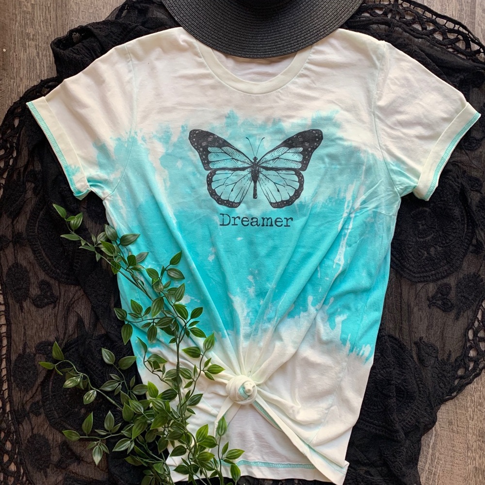 SMALL-3x!!😍✨Butterfly Graphic Tee